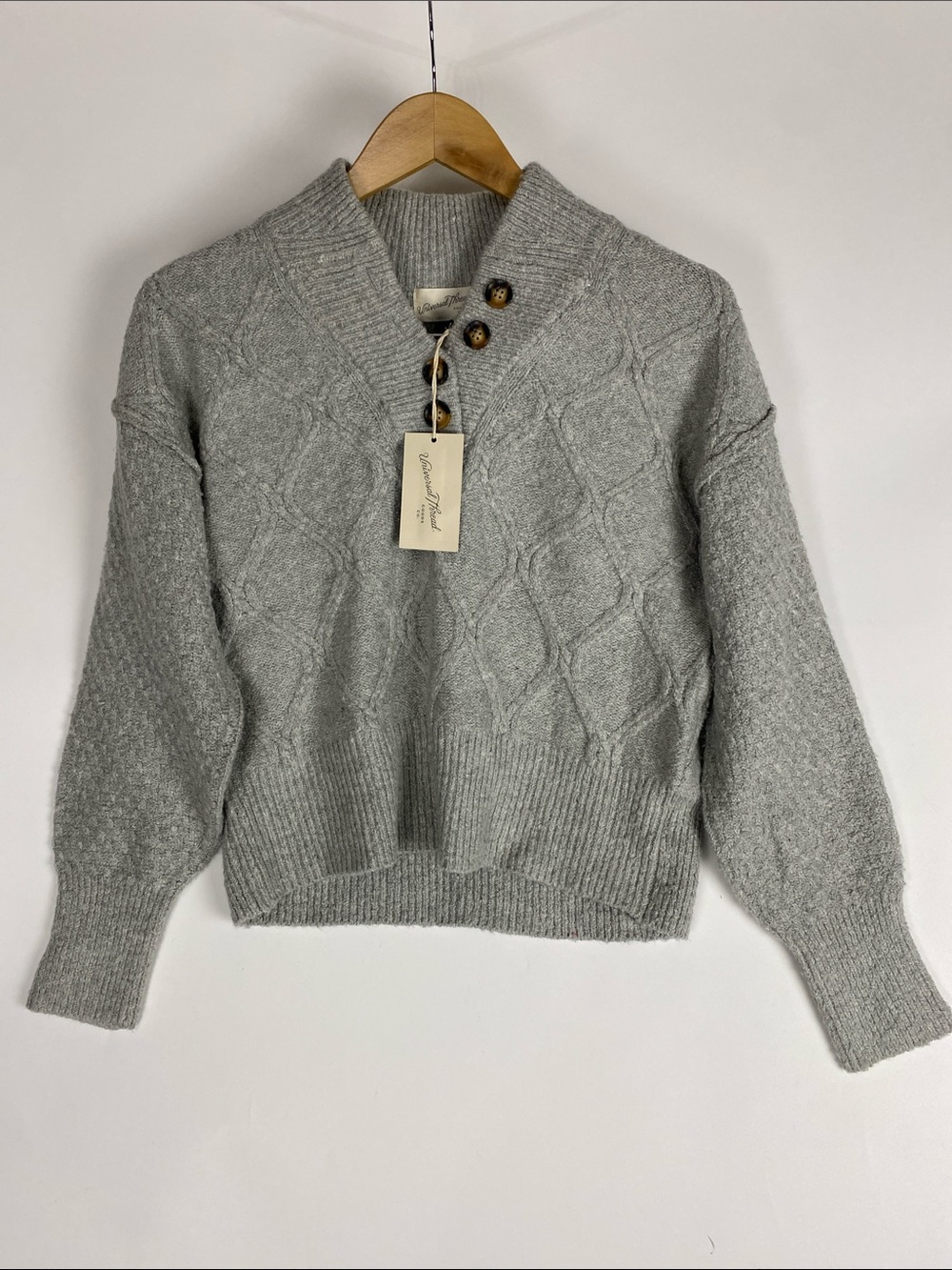 Universal Thread Women's Gray 
V neck Sweater Size small
